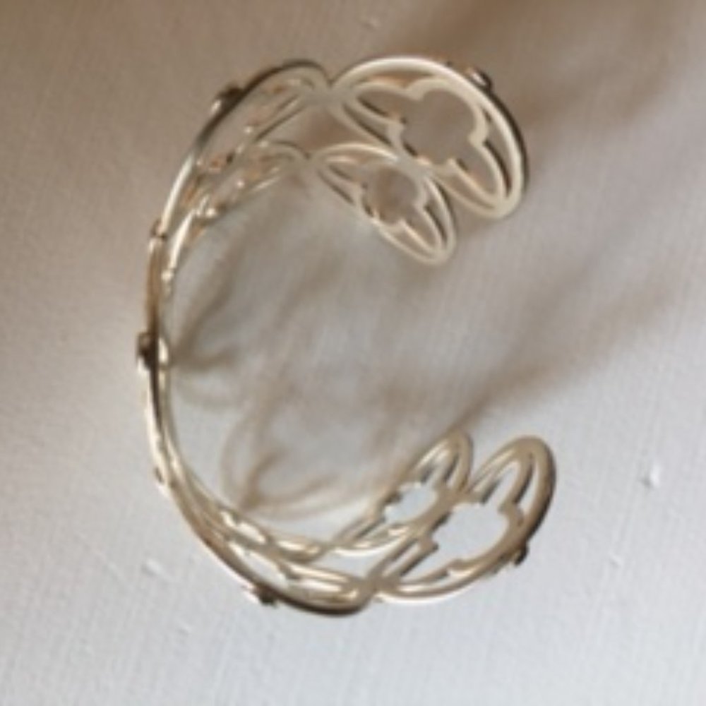 Pretty Metal Cuff Bracelet - Picture 3 of 3